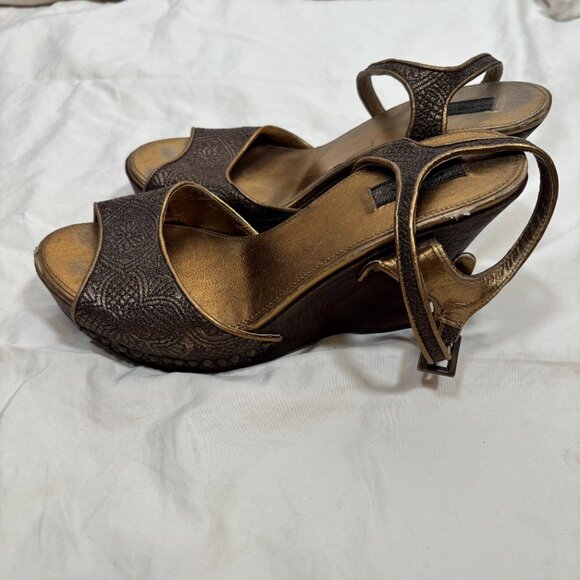 Prada 7 Women's Brown Gold Bronze Embossed Leather Flowers Wedge Heel Shoes - Picture 4 of 10